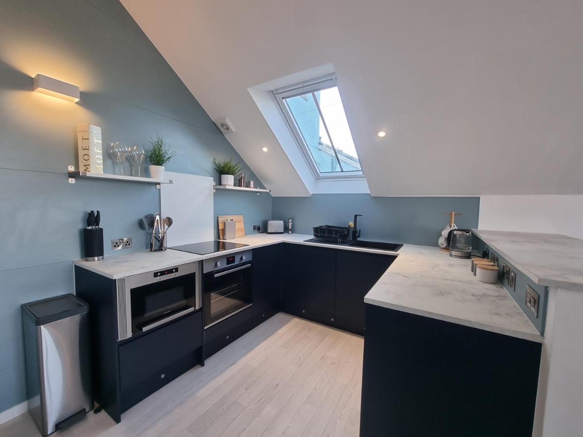 The Bunker-Luxe Central Falmouth Getaway With Stunning Sea Views Exterior photo