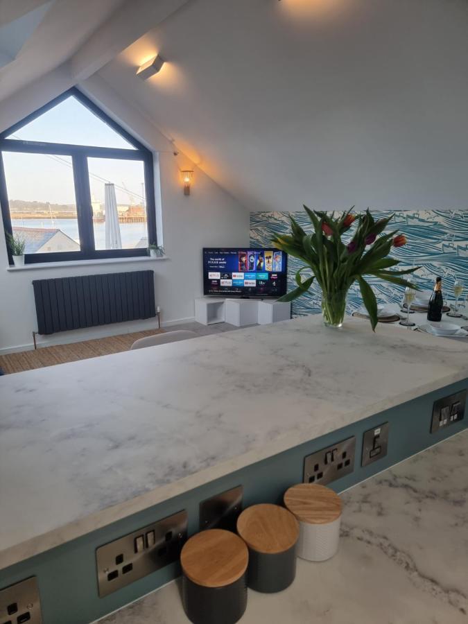The Bunker-Luxe Central Falmouth Getaway With Stunning Sea Views Exterior photo